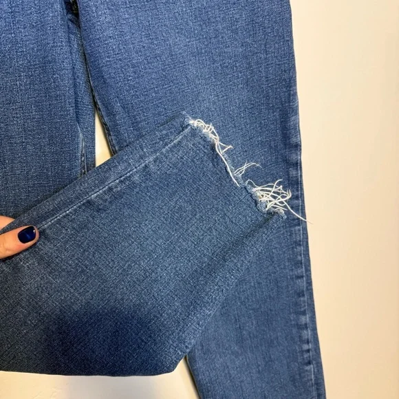 ABERCROMBIE The Mom High Rise Jeans Button Fly Raw Hem Medium-Dark Wash 6 Reg - Picture 4 of 5